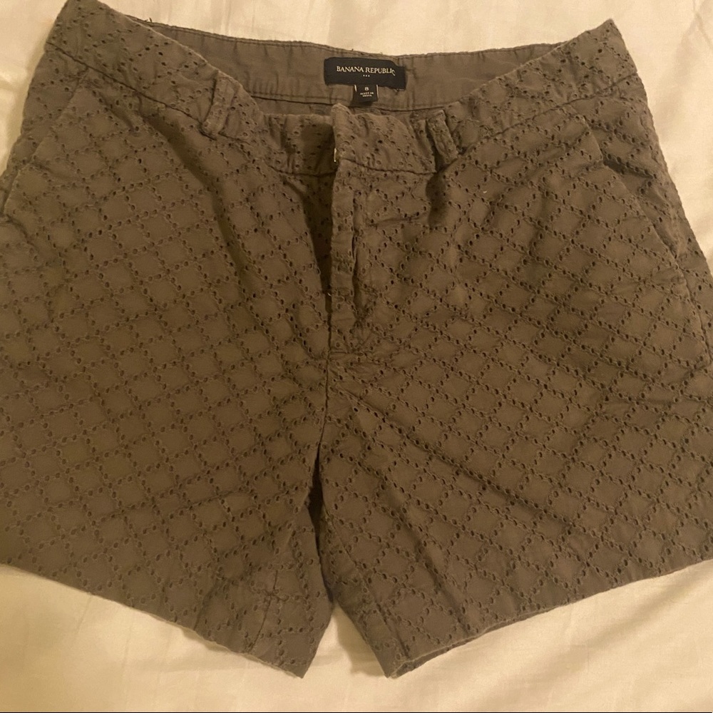 Size 8 Banana Republic eyelet pattern shorts